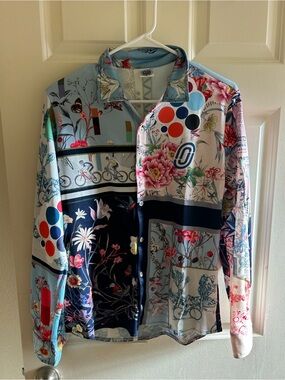 Never worn Unisex ostroy resort shirt bike jersey. Size small